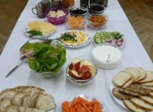 "Smacznie i zdrowo" - śniadanie w formie stołu szwedzkiego w grupie I i II